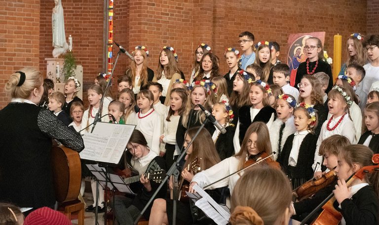 25-lecie Katolickiej Szkoły Podstawowej im. Świętej Rodziny - Katolicki