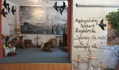 ,,Sybiracy – Oni znów do niepodległej szli…” – reprezentacja Szkoły uczciła Sybiraków